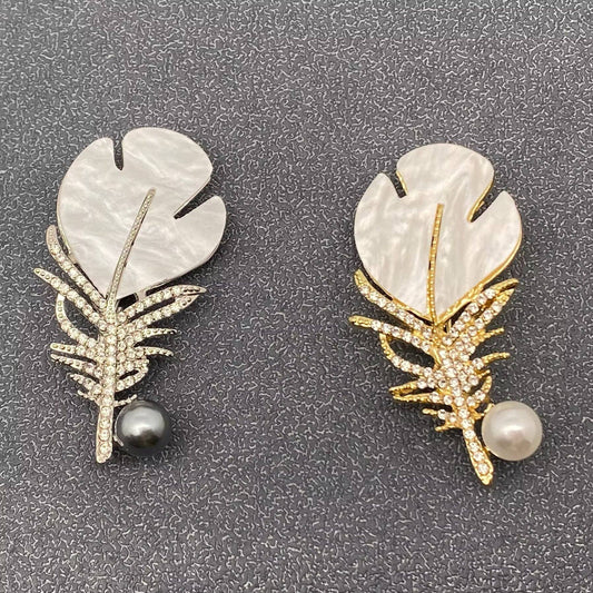 Rhinestone Feather Brooch: Silver