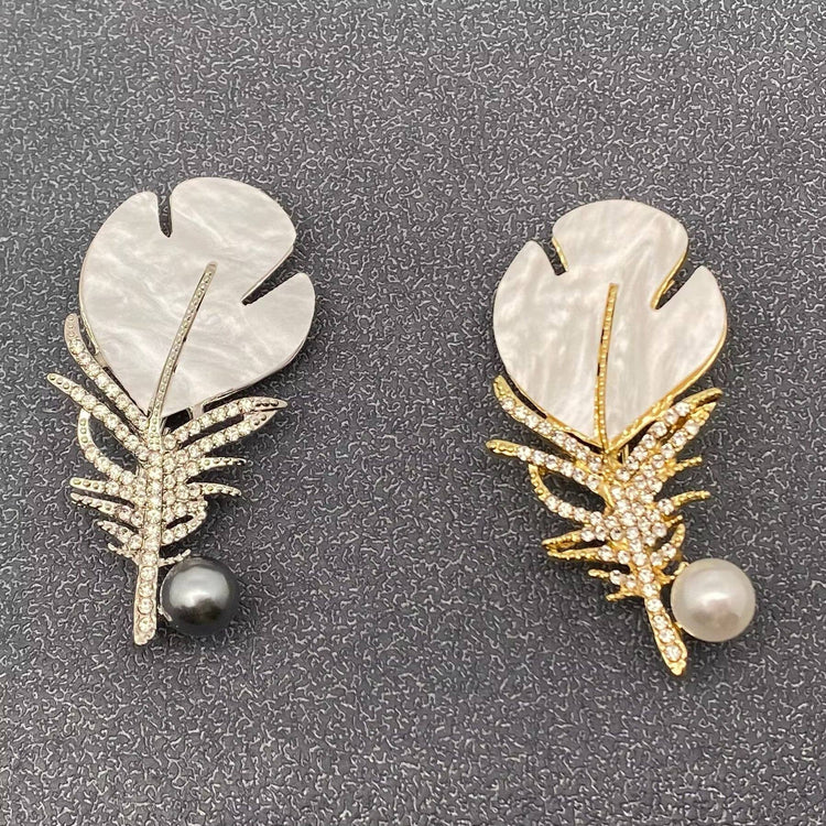 Rhinestone Feather Brooch: Silver