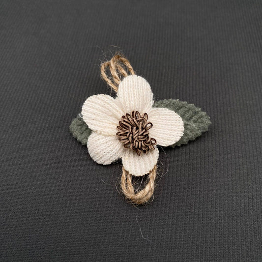 Flowers Cloth Brooch: Beige