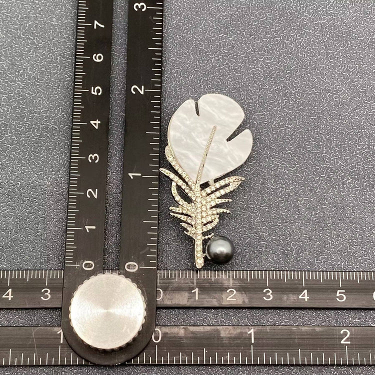Rhinestone Feather Brooch: Silver
