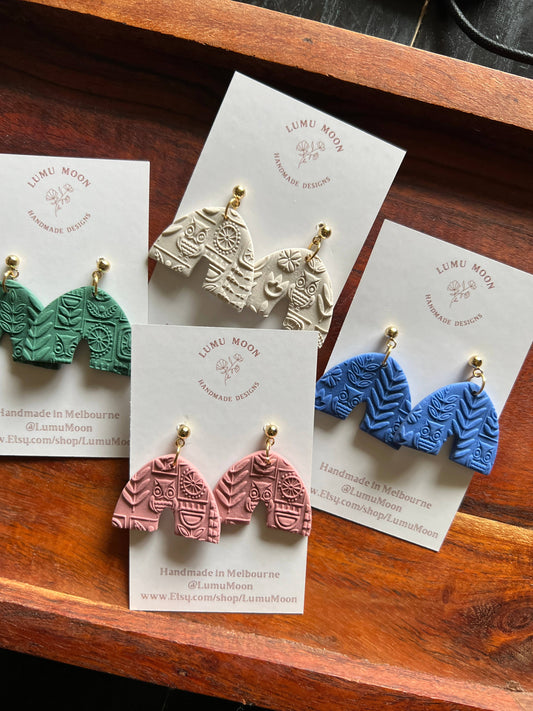 Textured Arch Earrings: Creamy White