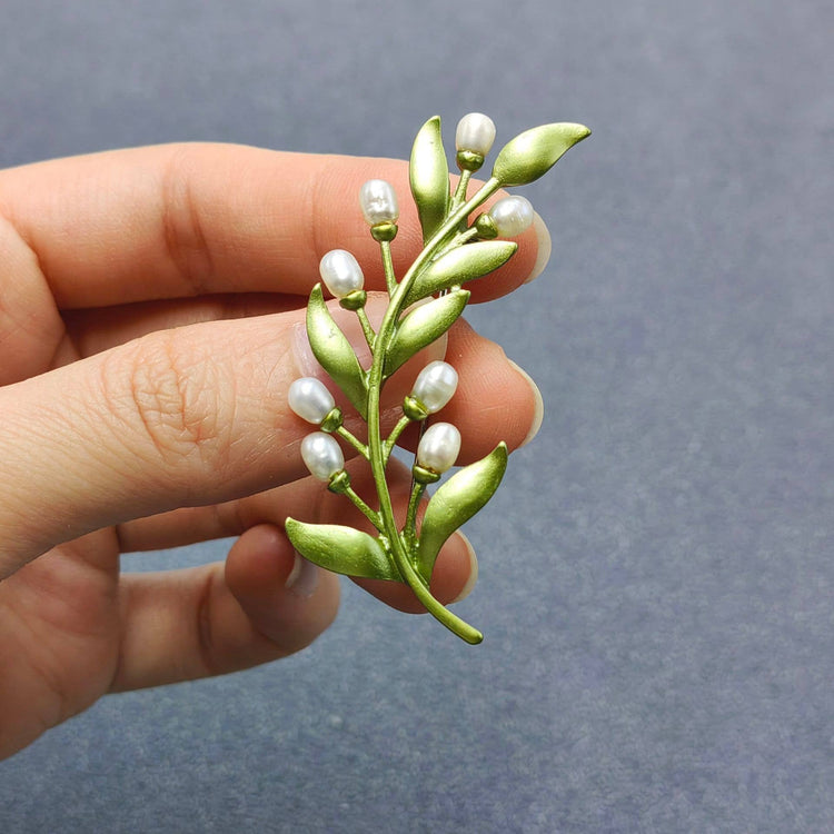 Vintage Inlaid Freshwater Pearl Green Leaf Brooch