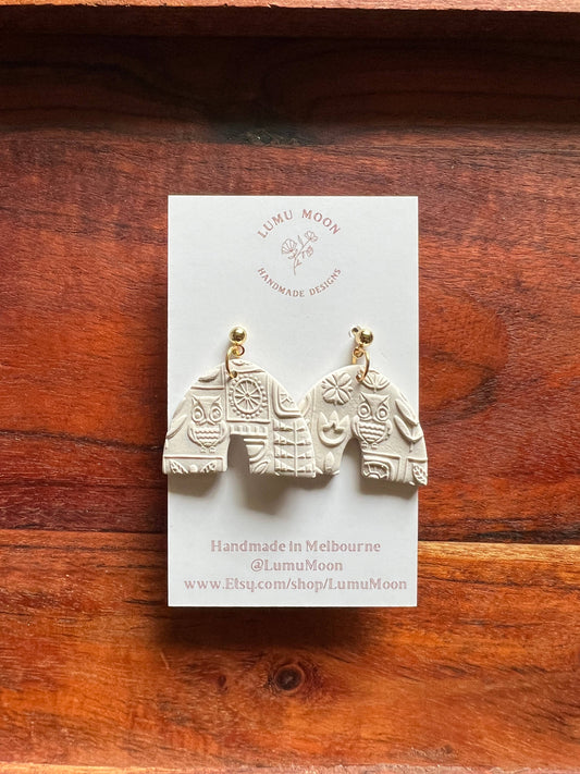 Textured Arch Earrings: Creamy White