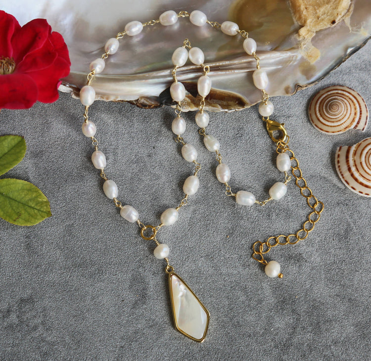 Mother of Pearl Rhombus Pendant Choker