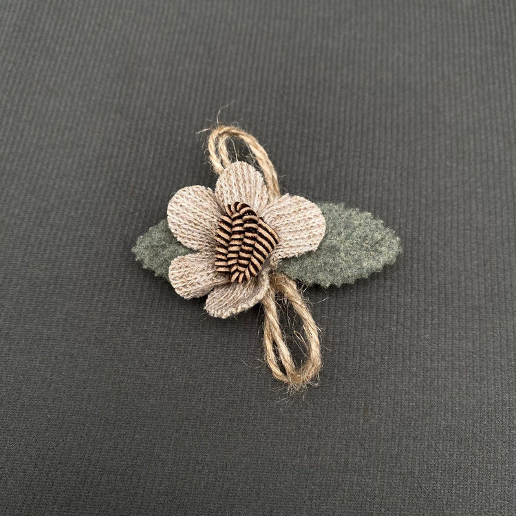 Flowers Cloth Brooch: Beige