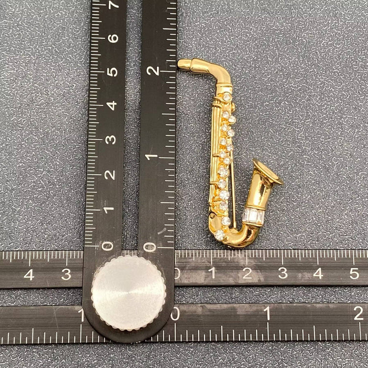 Saxophone brooch